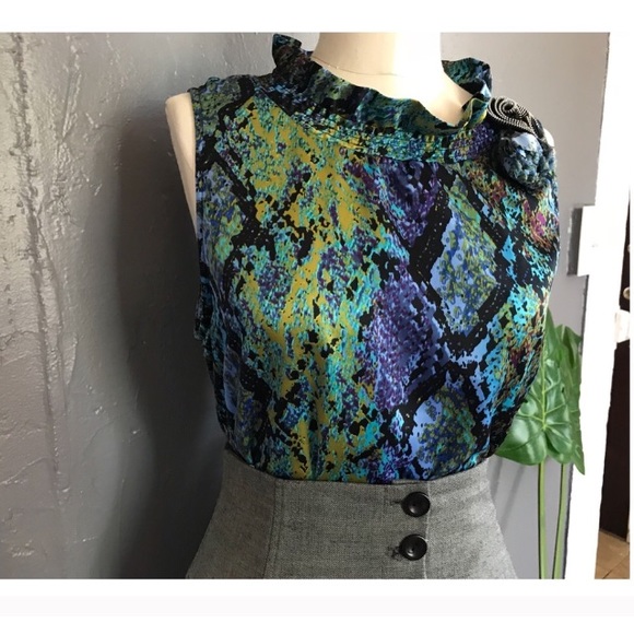 SOLD 🎈Dressy multicolor snake print top - Picture 1 of 6